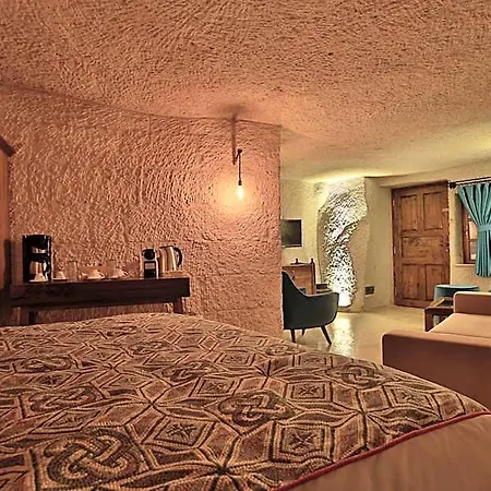 Hotel The Owl Cave 3*